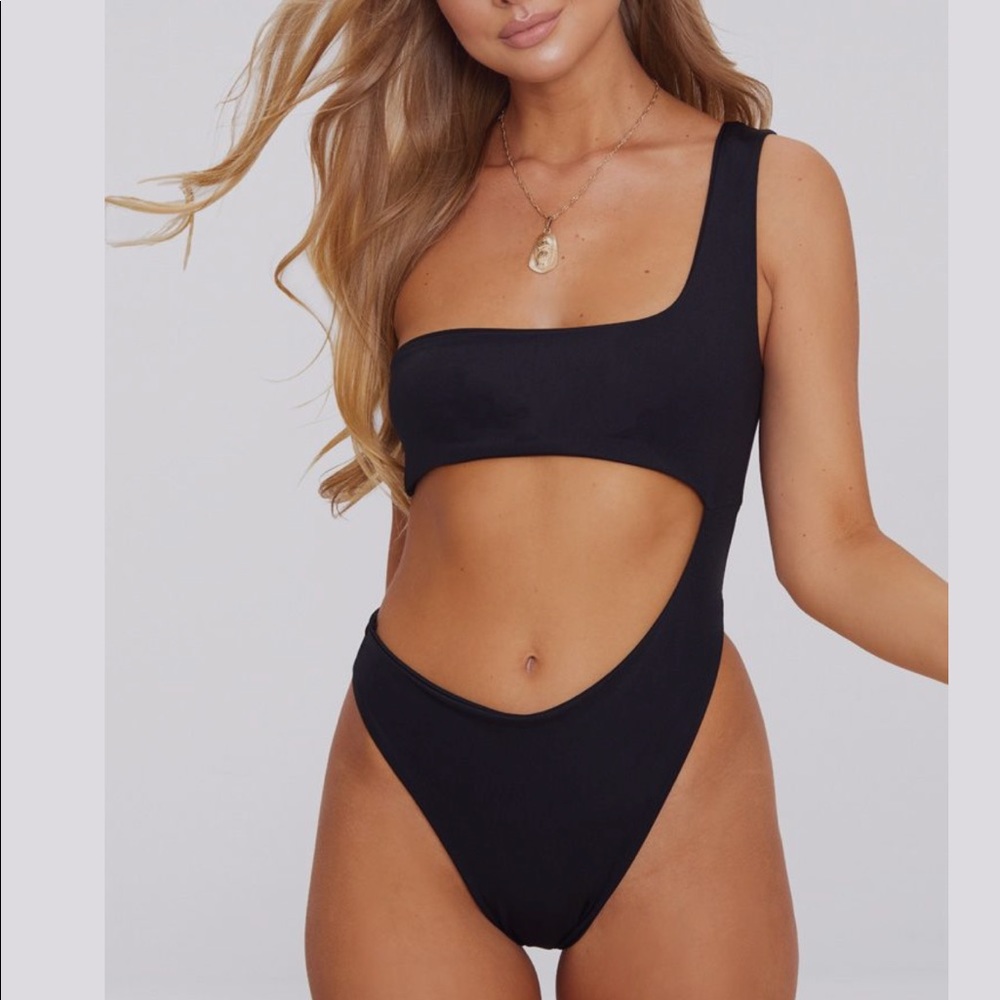 Prettylittlething One-piece